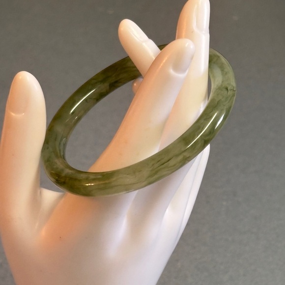 Genuine 100% NATURAL Green Jadeite Jade Bangle Bracelet - Picture 1 of 14